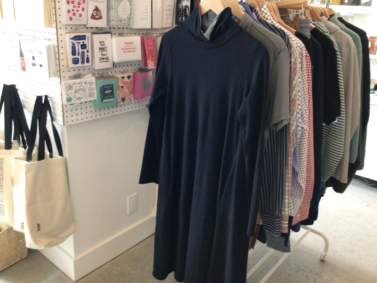 Consignment 7764-27 Labo Art. Navy blue dress with cool packet . Sz.M/L