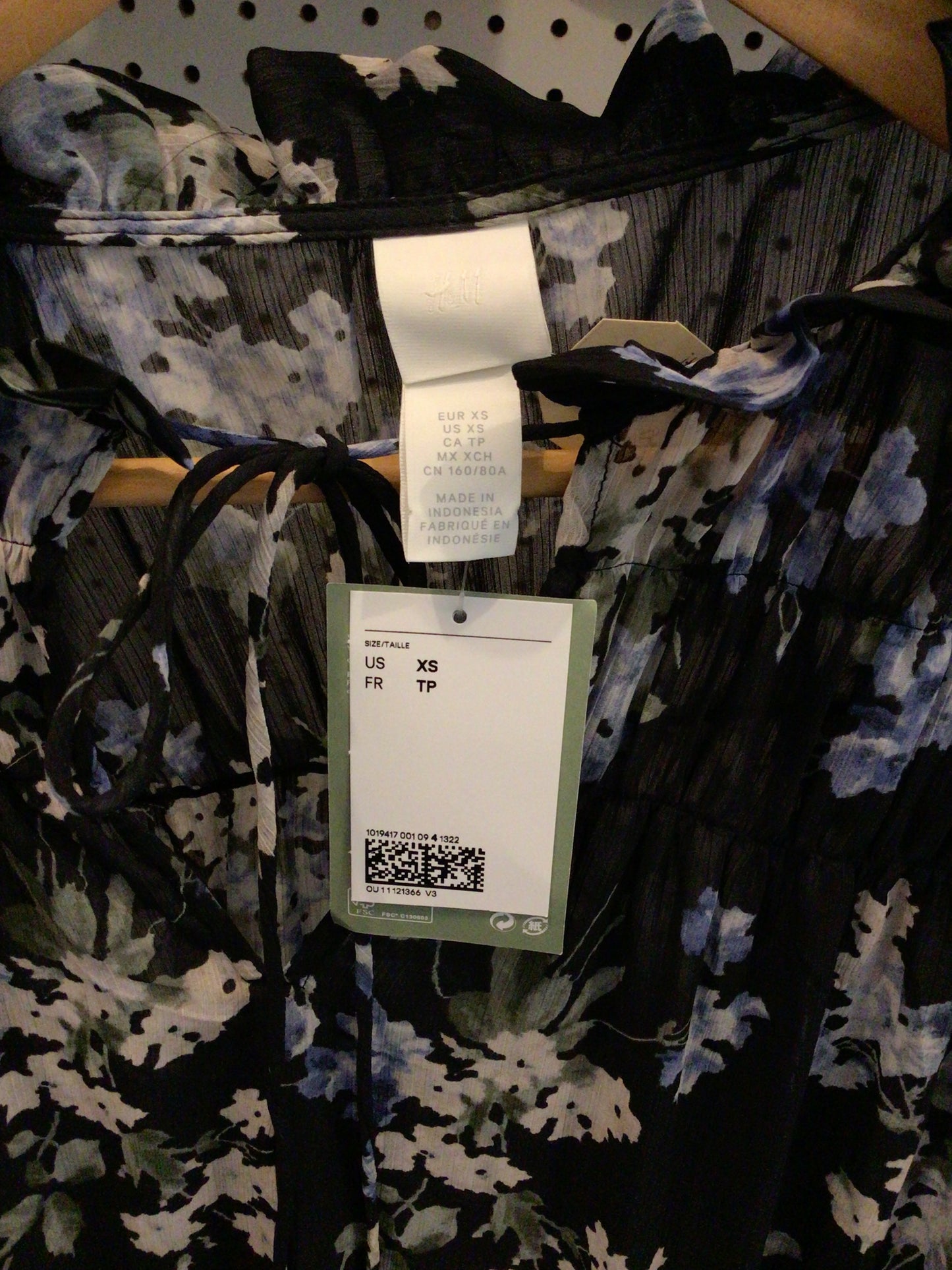 Consignment - 3342-1K H&M recycled polyester NWT dress sz XS