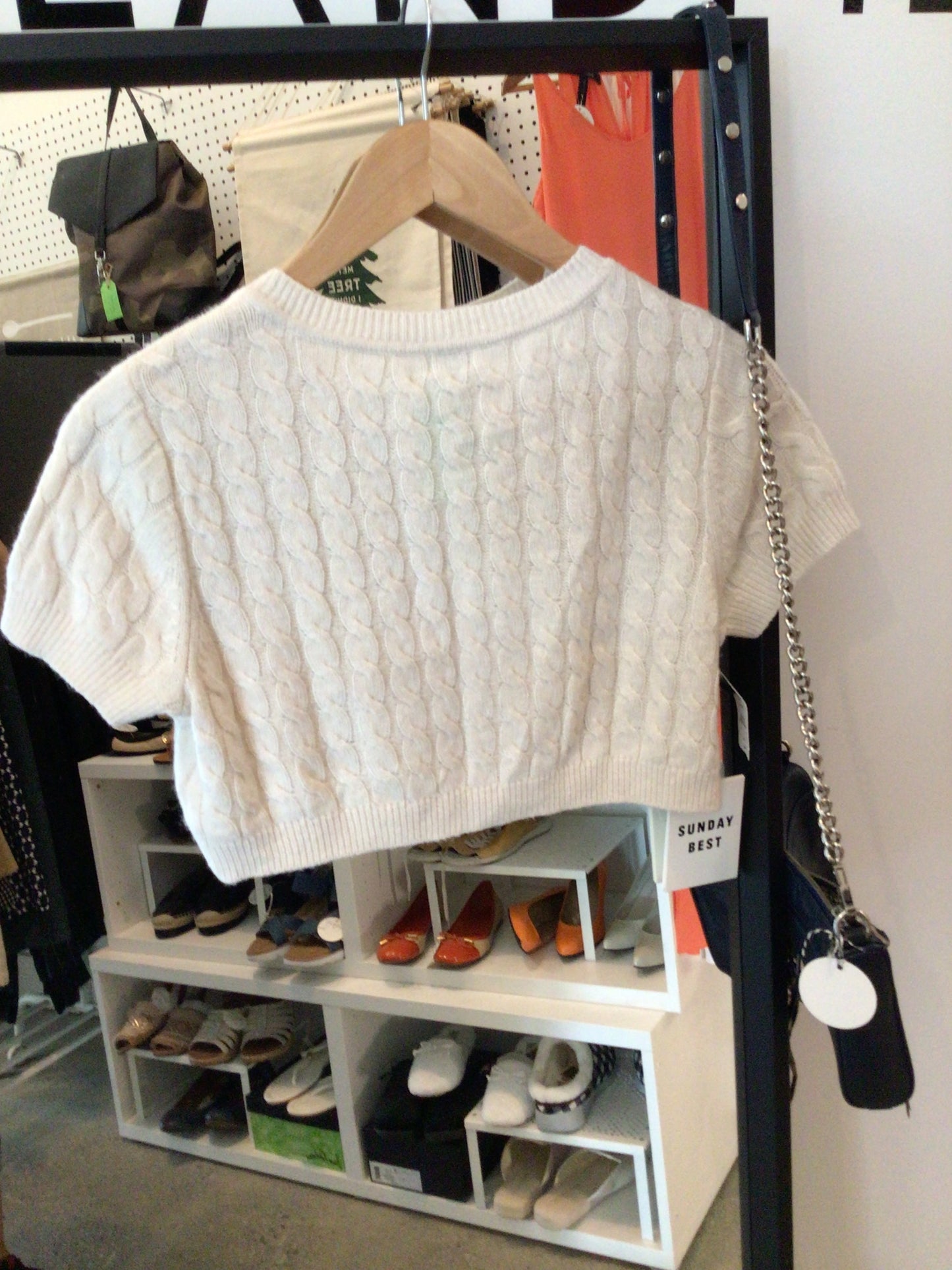 Consignment 2255-05 Aritzia cropped beige sweater. Size M.