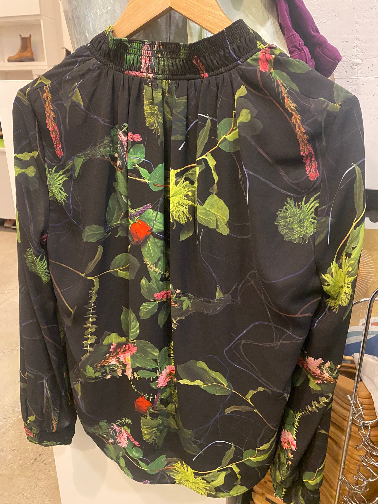 Consignment 8432-07 Babaton floral/botanical long sleeved Harry blouse sz S