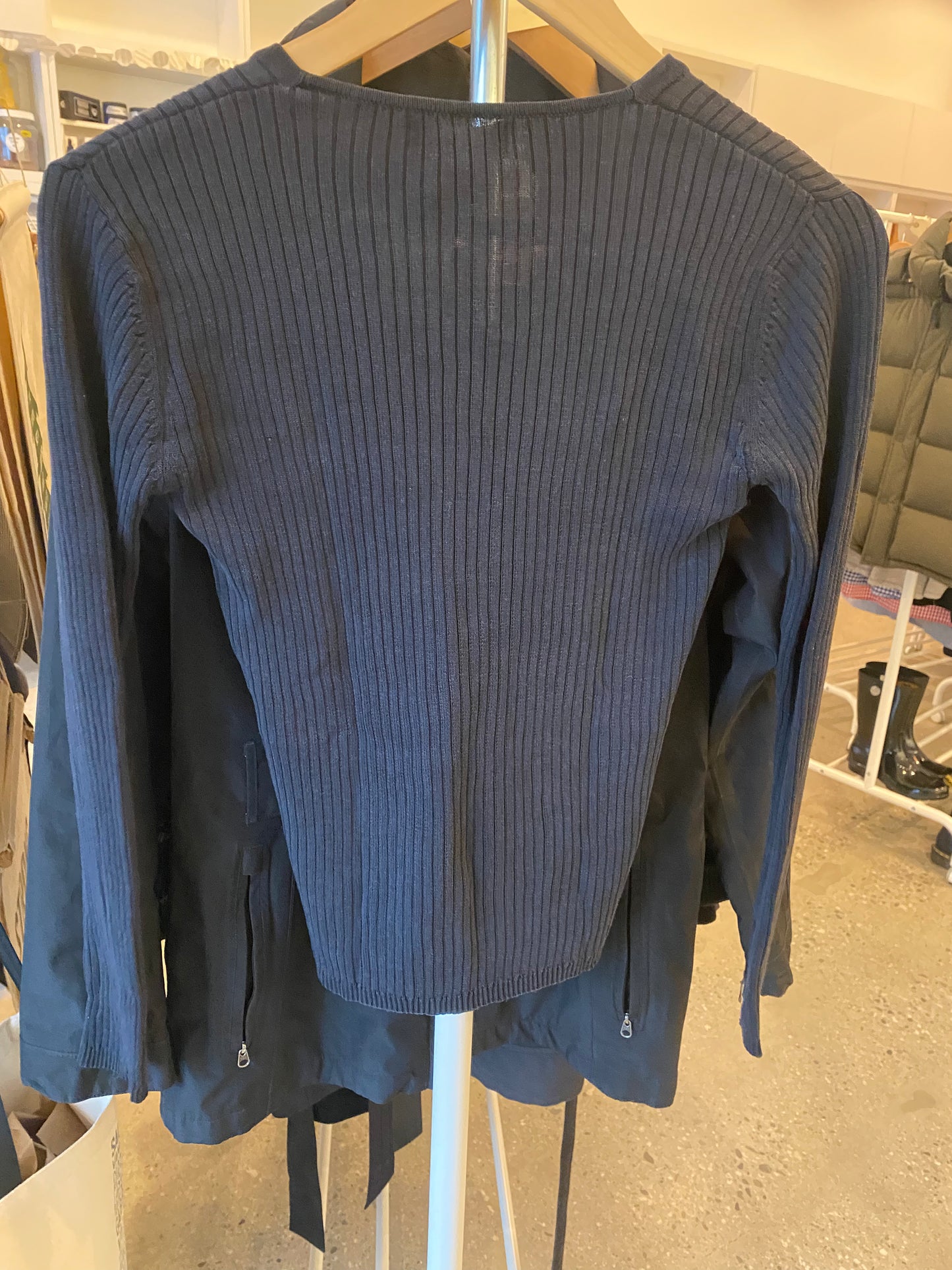 Consignment 1449-04 Banana Republic silk ribbed v-neck cardigan sz S