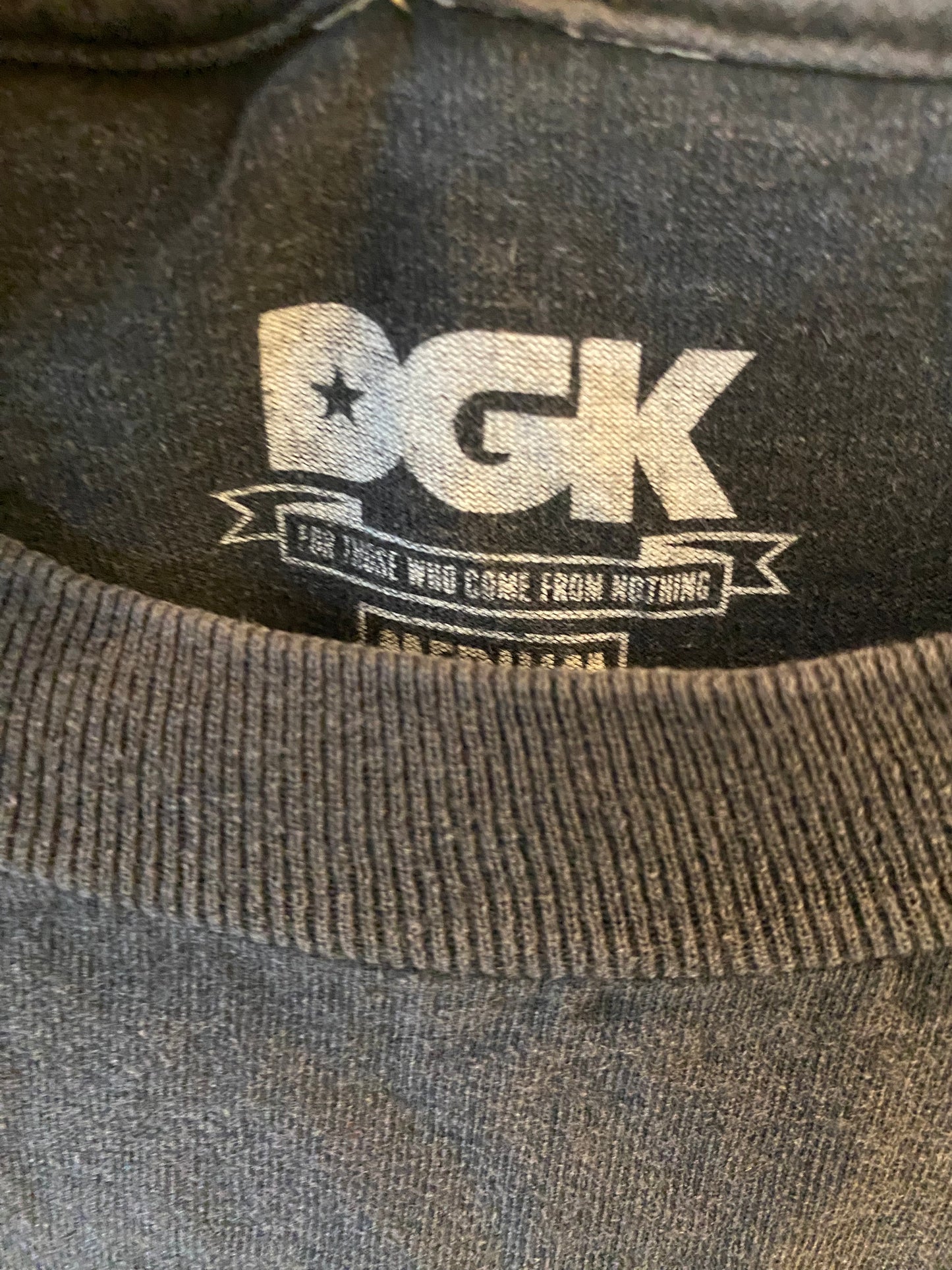 Consignment 3342-53 DGK Motivation t-shirt sz M banana republic black polo. Sz M