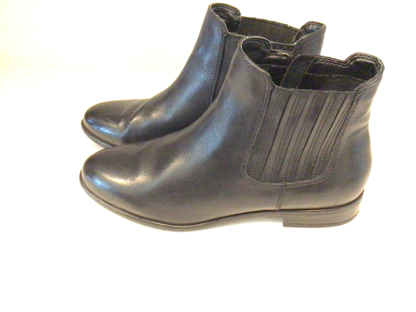 Consignment - 8880-2 Steve Madden black ankle boots sz 37