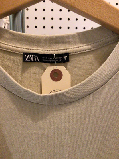 Consignment - 5885-07 Zara shoulder pad long sleeveless tee sz S