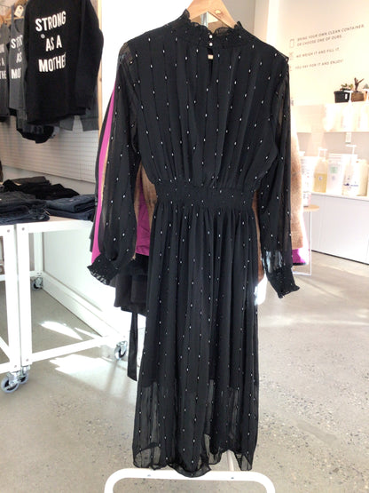 Consignment 9021-04 Long black dress. Size med.