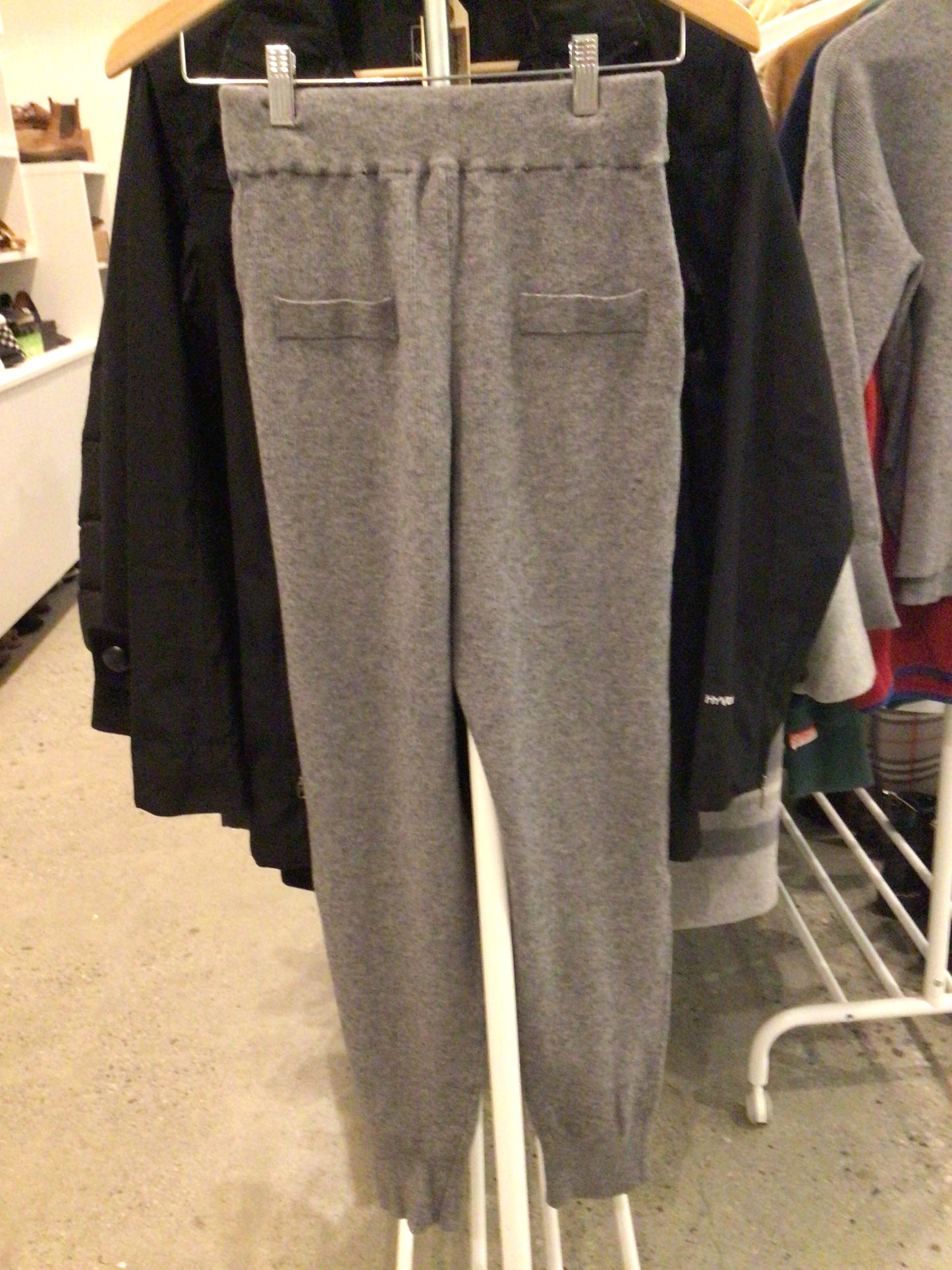 Consignment 1449-00 RD Style grey knit set. Size XS.