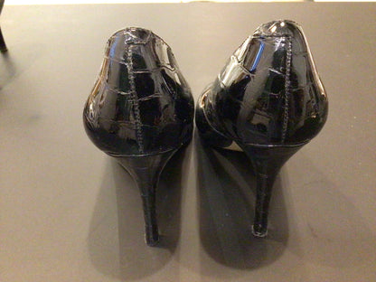 Consignment 8006-62 Enzo Angiolini black patent leather peep toes shoes. Size 7.5 M.