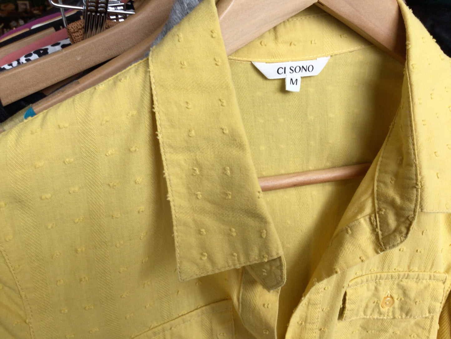 Consignment 7247-18	Ci Sono. Yellow shirt. Sz. M