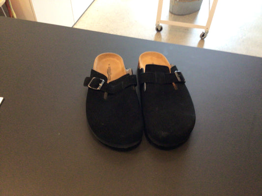 Consignment 2522-01	Aquatherm. Black clogs. Sz.9