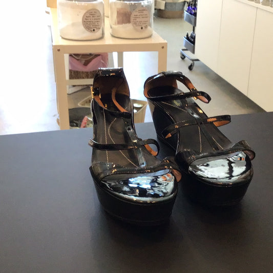 Consignment 7805-13	Kate Spade sandals sz 9.5