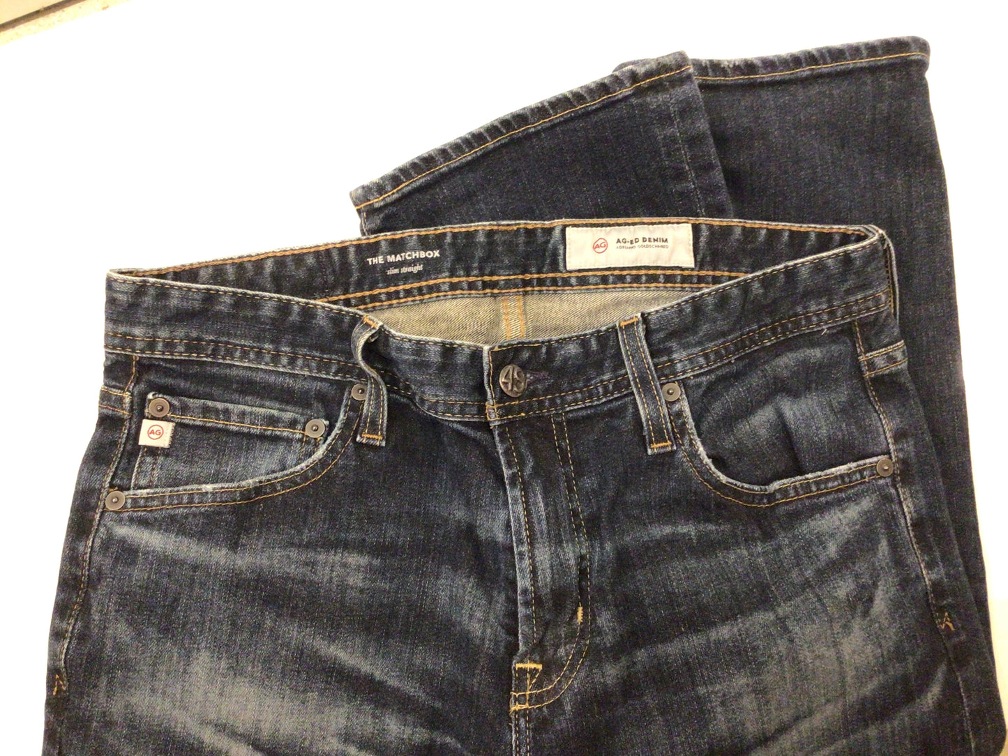 Consignment 4581-06 AG Denim men's jeans. Sz 33R.
