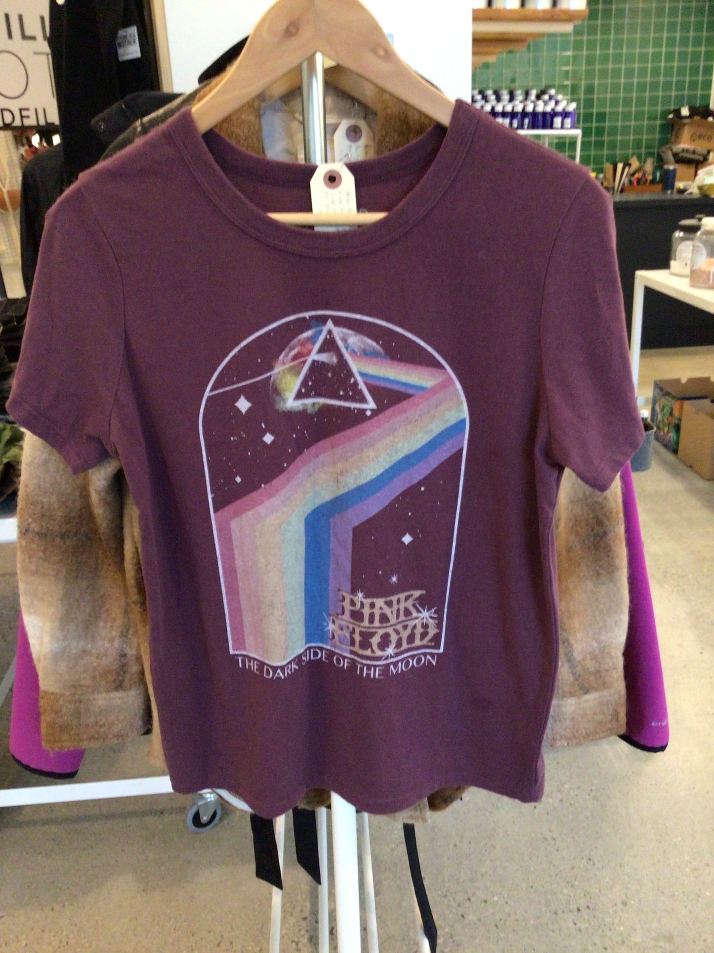 Consignment 1824-04 Pink Floyd Dark Side of the Moon Tee. Mauve. M