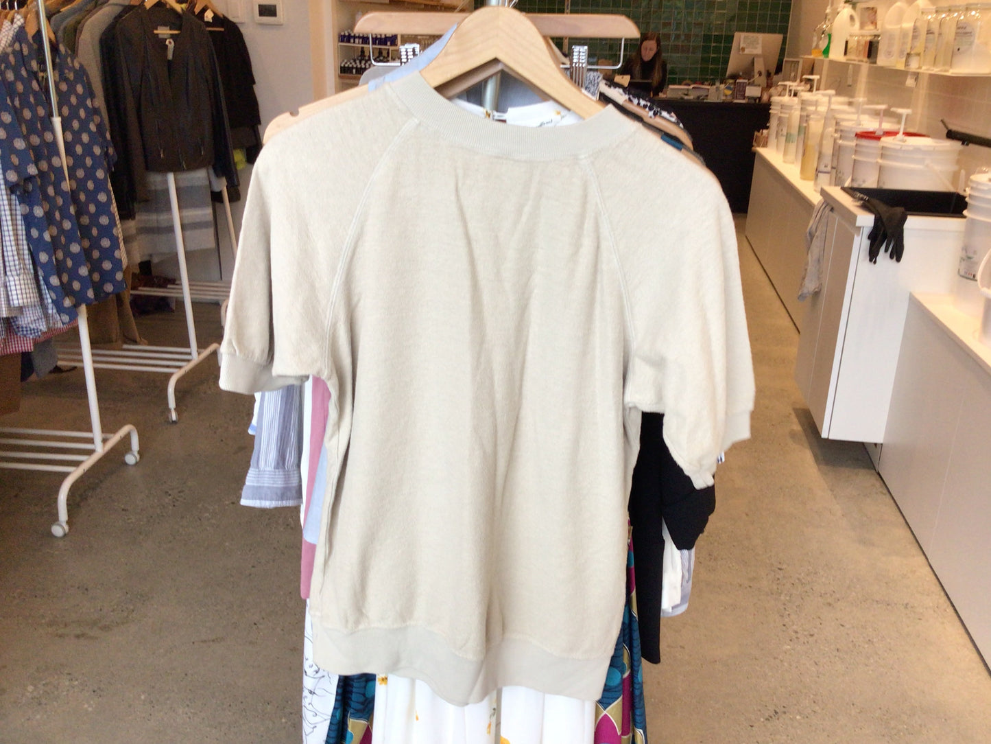 Consignment 2513-02	Jungmaven beige tshirt