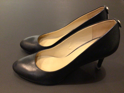 Consignment 8006-63	Michael Kors black leather pumps. Brand new. Size 7.5.