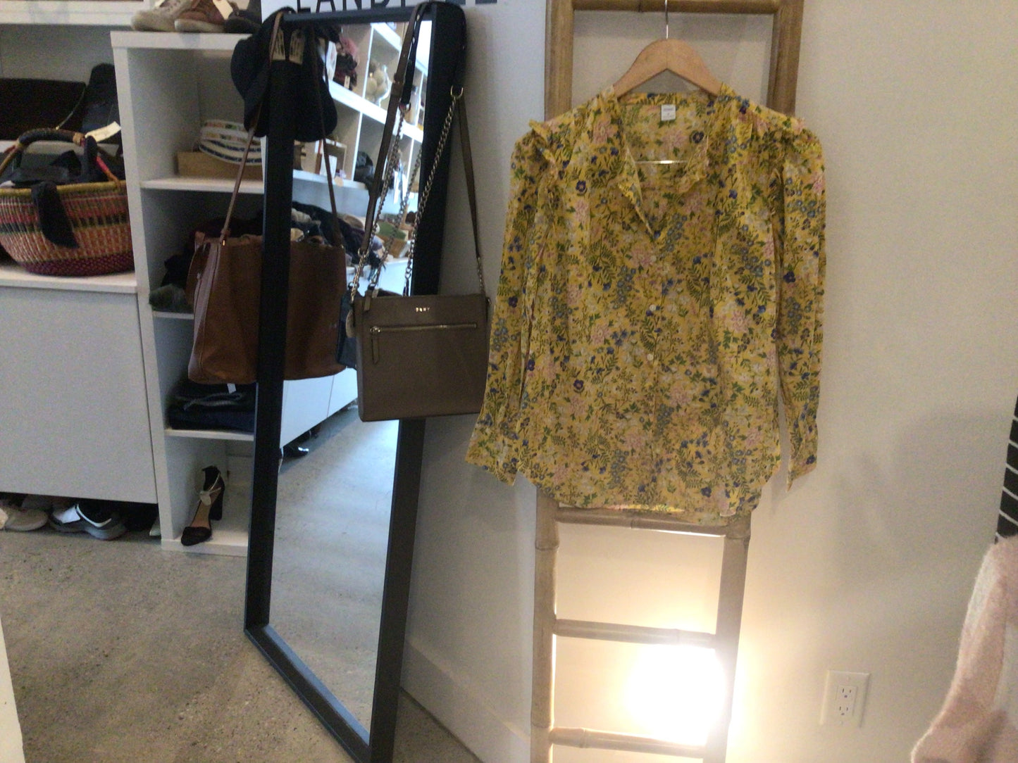 Consignment 5520-04	Old Navy. Yellow blouse. Sz. M