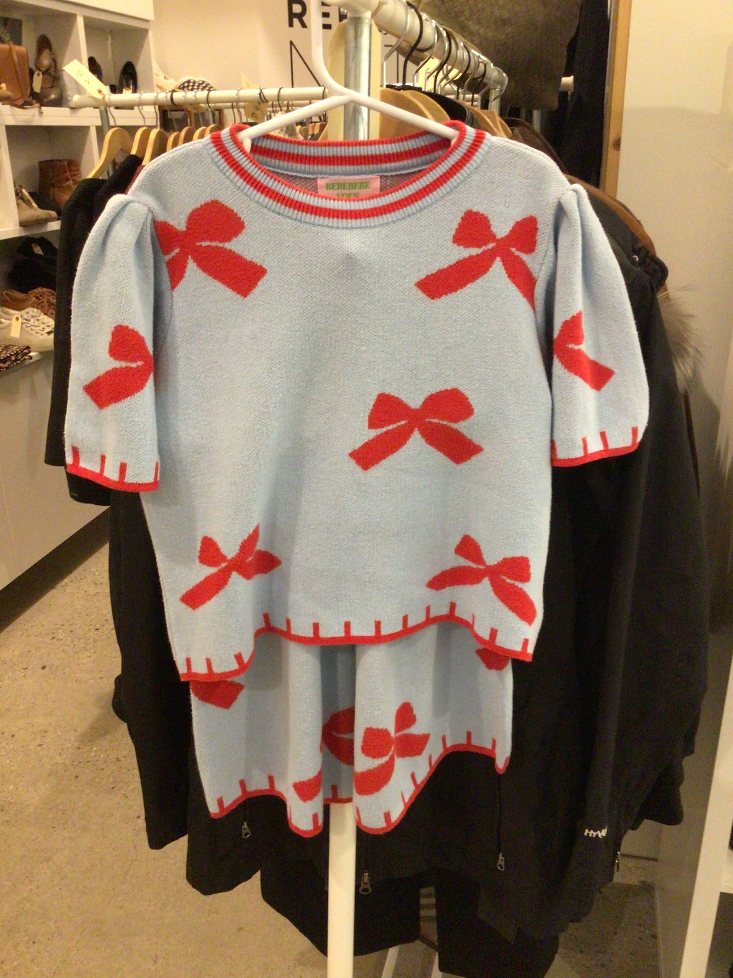 Consignment 3834-09 Two piece children’s Bebebebe Vous Aime culottes/sweater (blue with red bows). Toddler med.