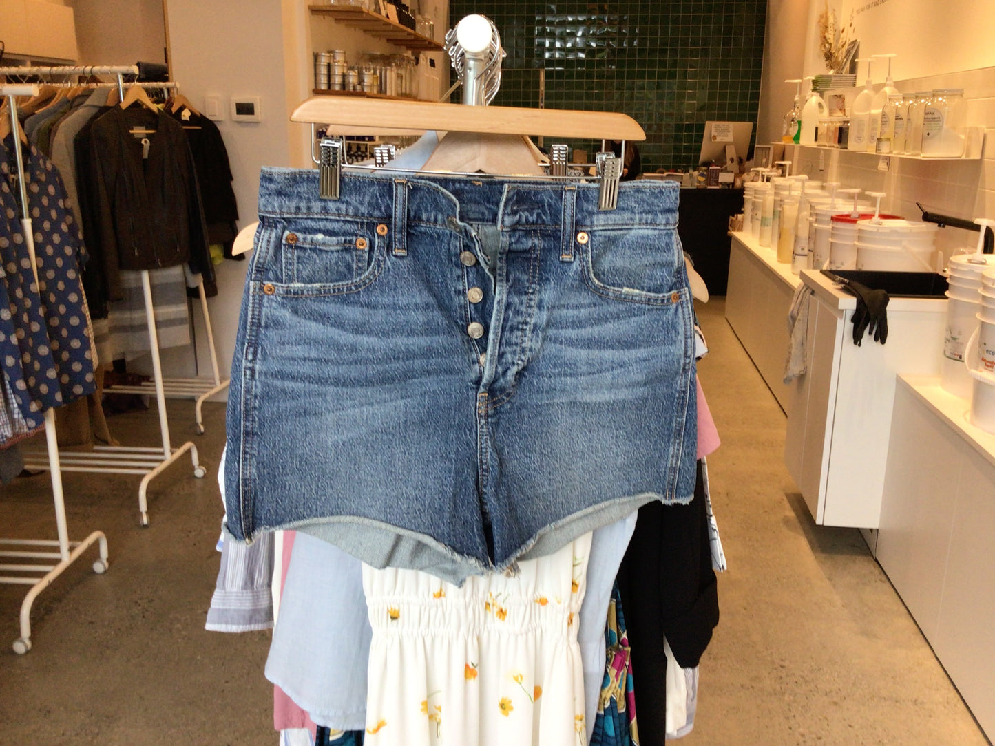 Consignment 2513-08	Gap. Jeans Shorts sz 27