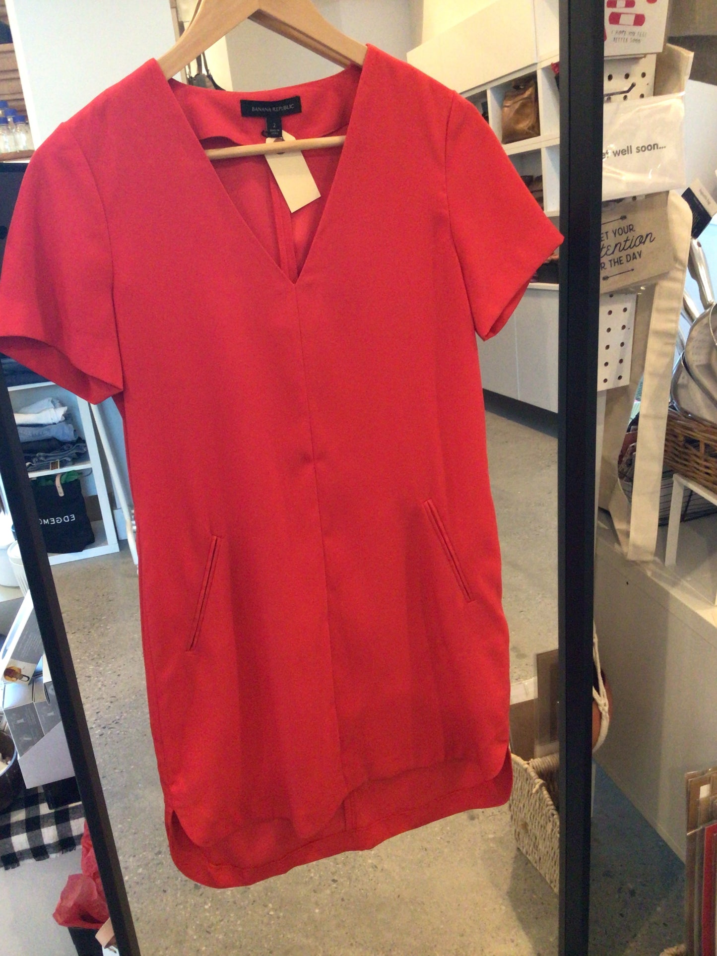 Consignment 0725-13 Banana Republic red sheath dress. Size 2.