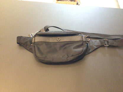 Consignment 0724-51	Lululemon. Black bag