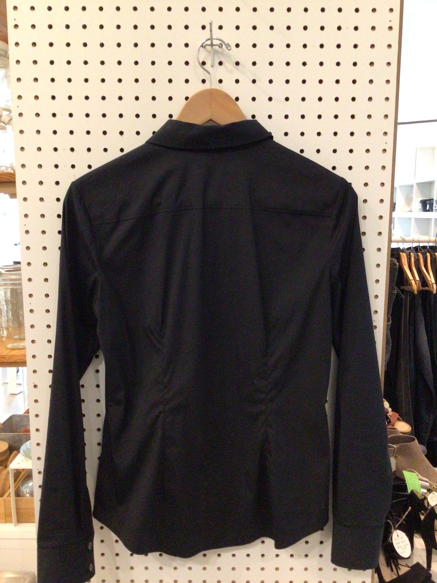 Consignment 4314-59 Theory, black long sleeved shirt. Size M.