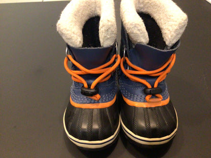 Consignment 4475-01 Toddler's sorel boots. Blue with orange laces. Size 8.