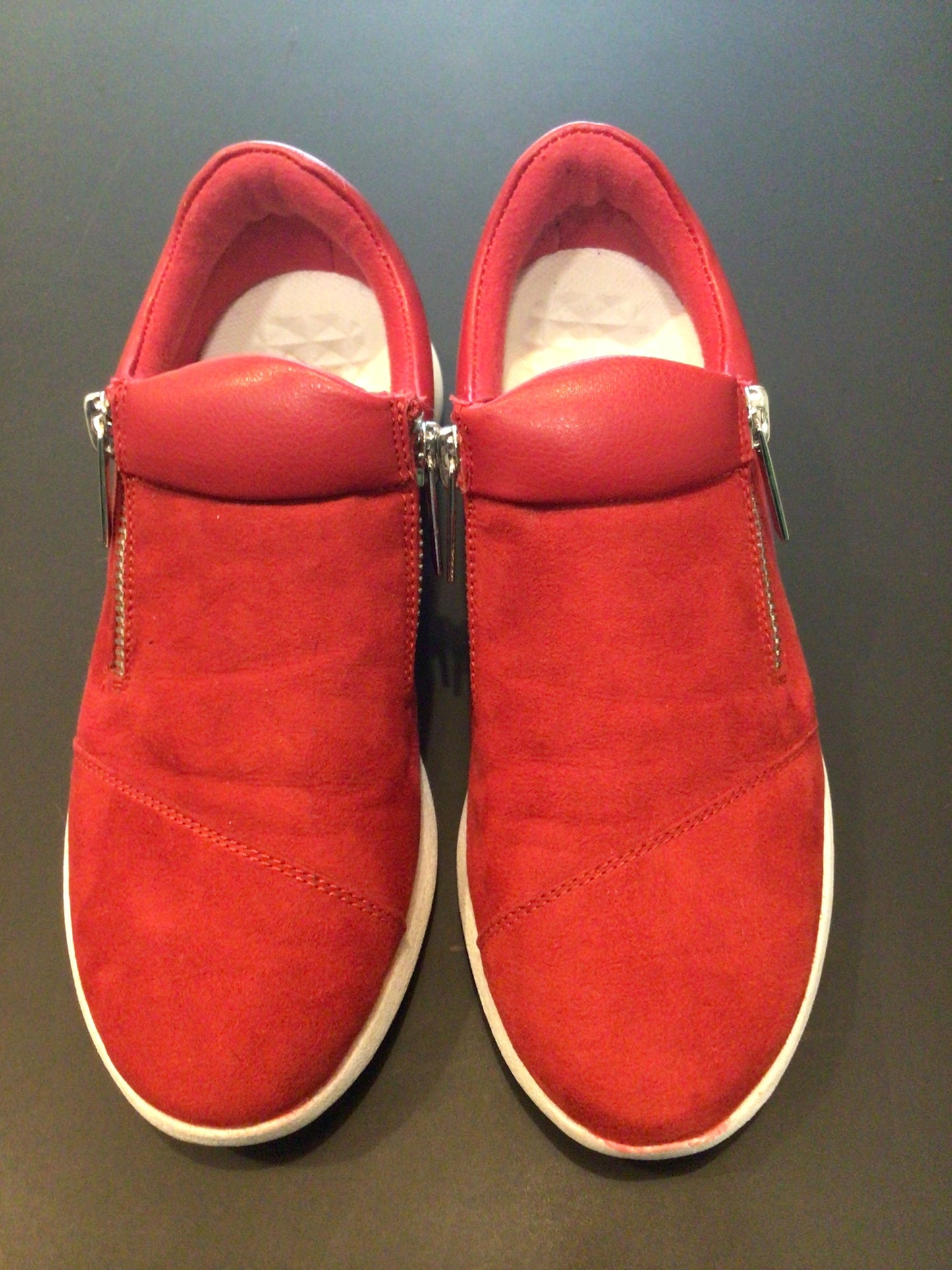 Consignment 2206-12 Aldo red casual shoes. Size 37.
