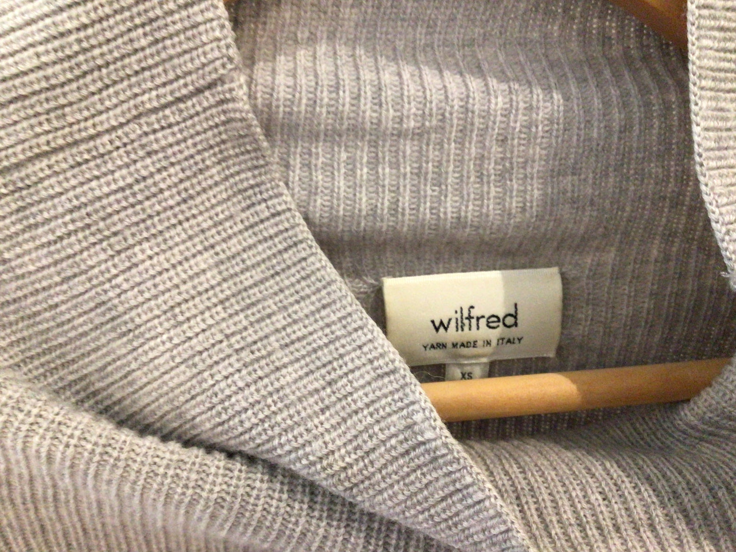 Consignment 1723-05	Wilfred. Gray sweater. Sz.XS