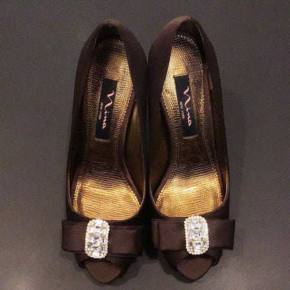 Consignment 0529-01 Nina shoes, peep toe, leather soles. Size 7.