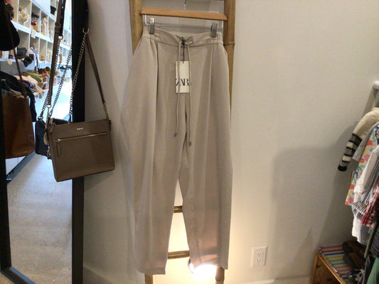 Consignment 7128-22	Zara. Biege pants. Sz.28