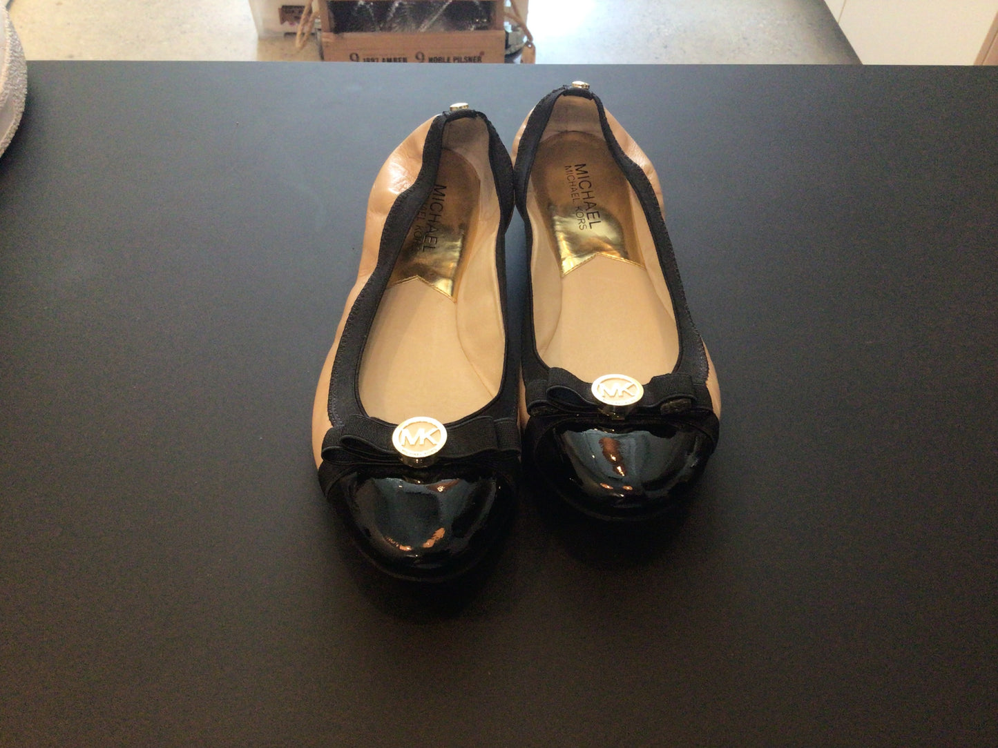 Consignment 9155-24	Michael Kors. Black Biege Ballet shoes. Sz. 39