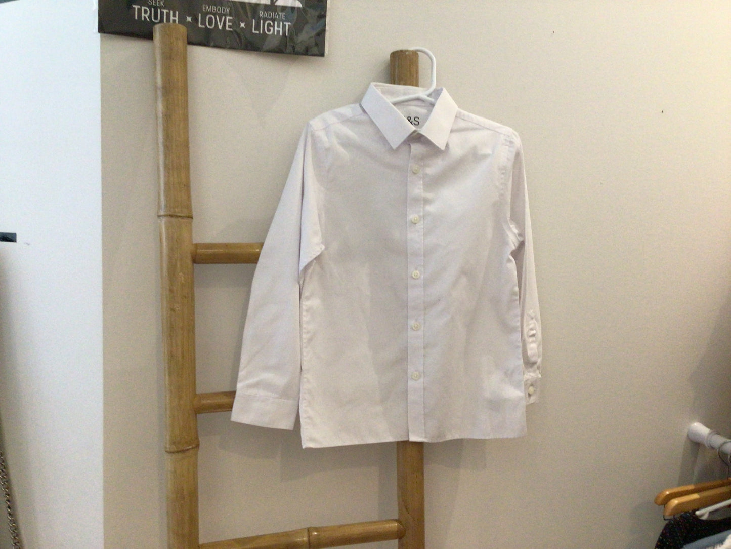 Consignment 4663-10	M&S. White shirt. Sz. 6-7 Y