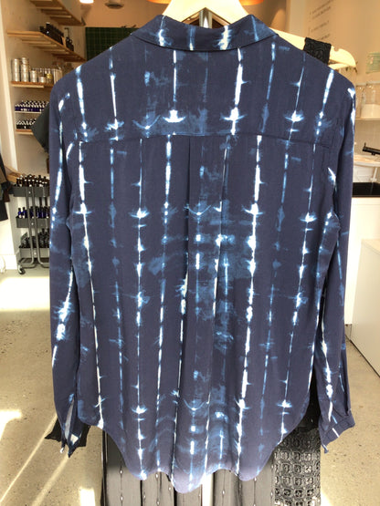 Consignment 1824-13 Anthropologie blue tie-dyed shirt. Size small.