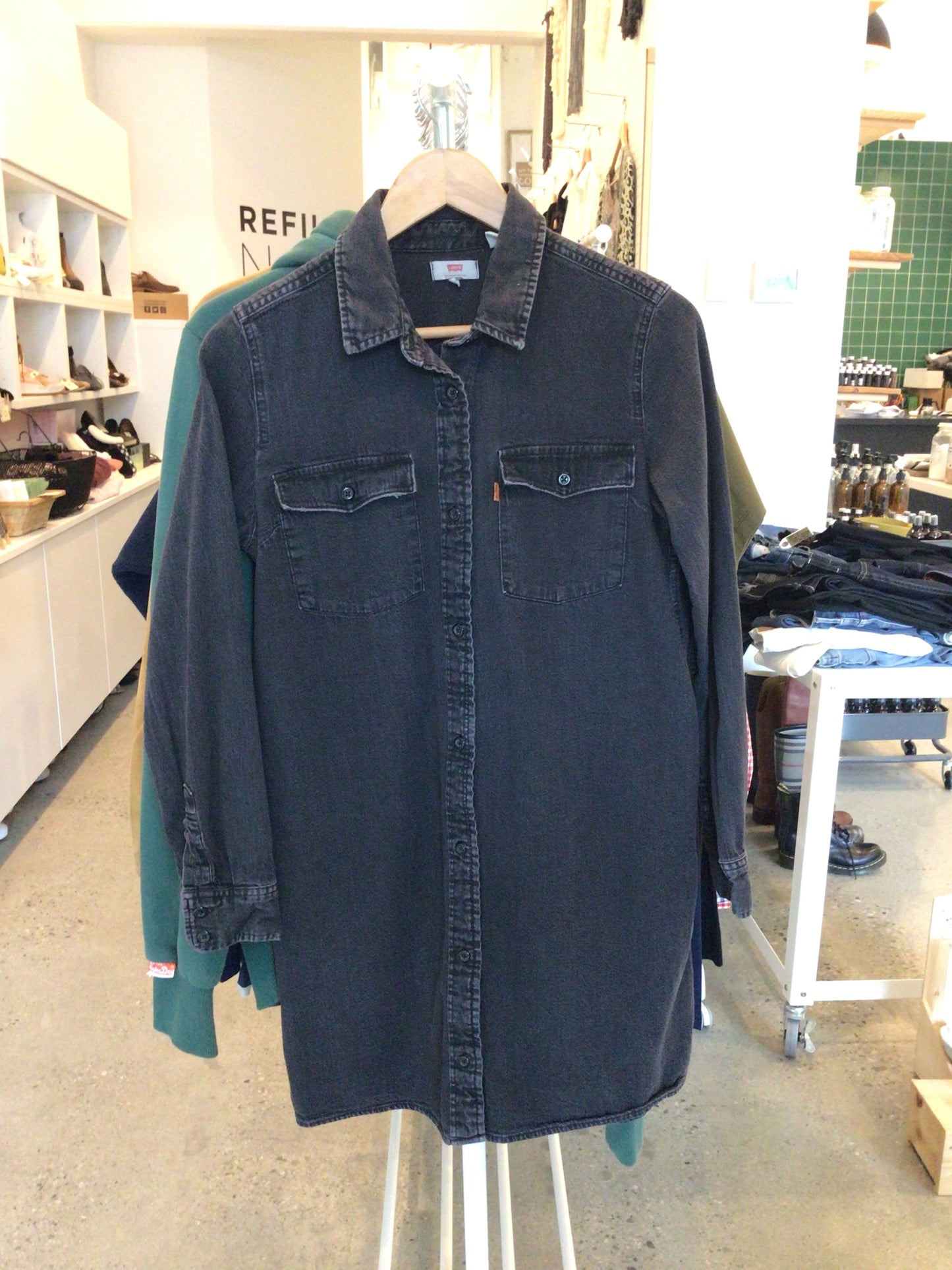 Consignment 4475-05 Levis black jeans shirt dress. Size small.