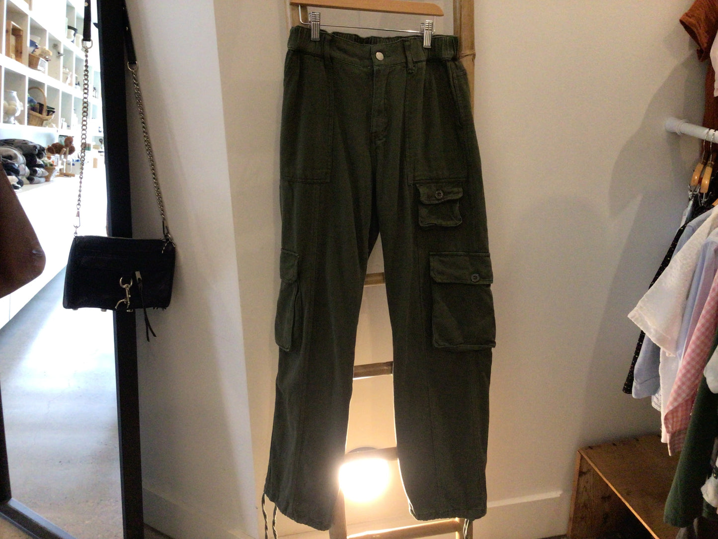 Consignment 3352-03	Casei . Green cargo pants. Sz. S