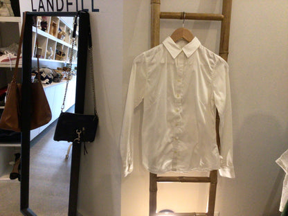 Consignment 9420-04	Banana Republic. White shirt. Sz. 4