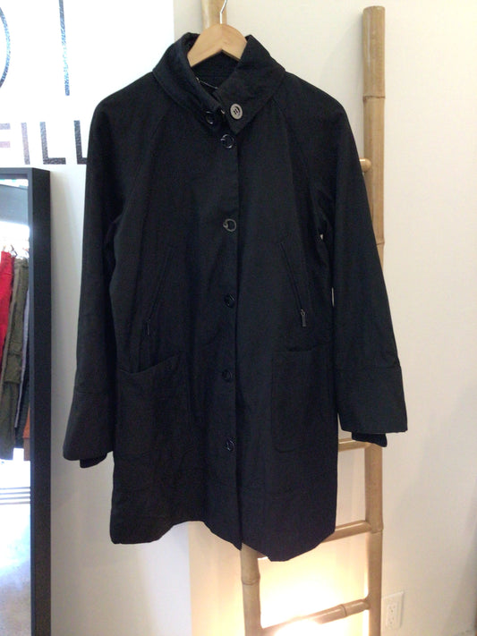 Consignment 5203-09 Jones of NY black coat. Size L.