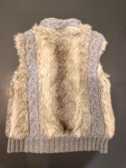 Consignment 4475-02 Zara Girls Collection. Toddlers grey fur/knitted vest. Size XXS.