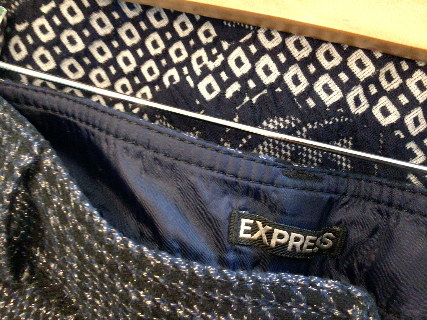 Consignment 3540-06	Express. Gray shorts. Sz. 8