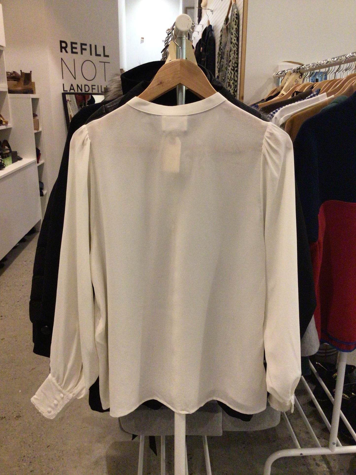 Consignment - 6507-3 Sézane cream silk blouse sz 40