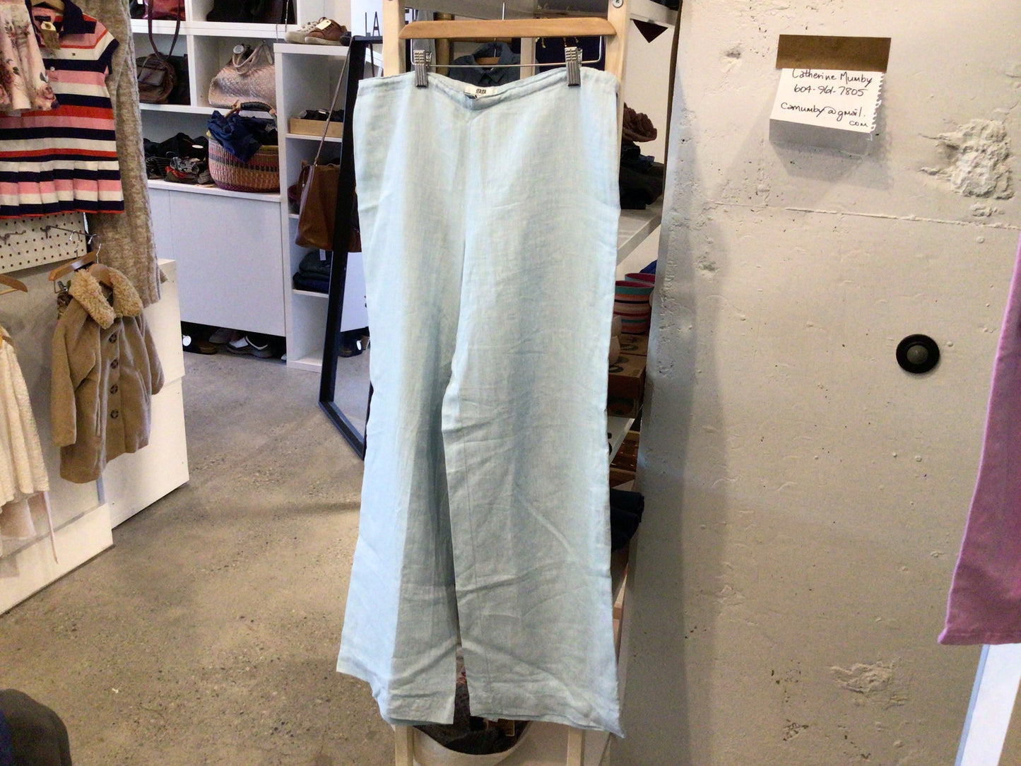 Consignment 7805-41	Gaga. Linen pants. Sz. L