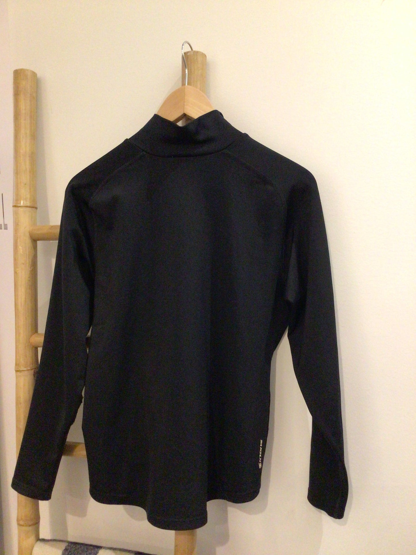Consignment #8006-55 Sugoi zip pullover.