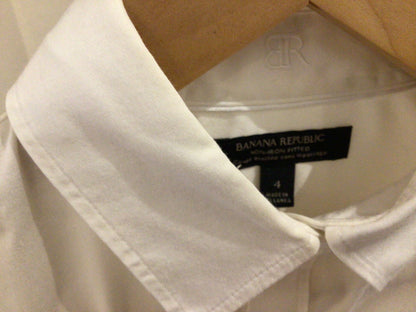 Consignment 9420-04	Banana Republic. White shirt. Sz. 4