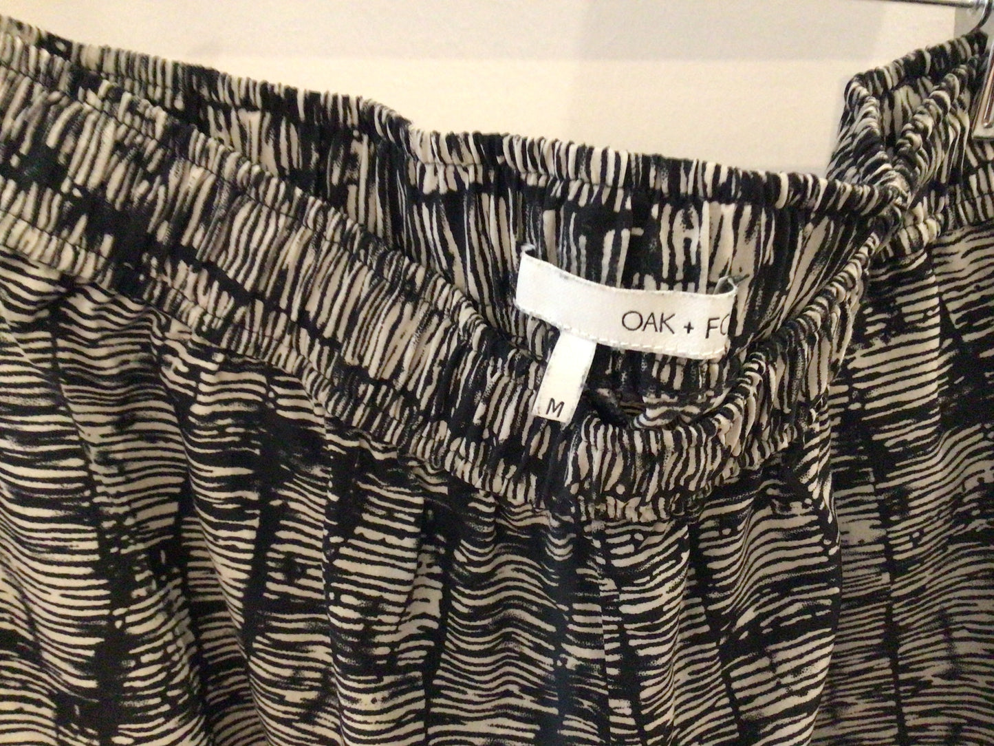 Consignment 8878V-18	Oak + Fort. Zebra pants. Sz.M