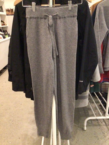 Consignment 1449-00 RD Style grey knit set. Size XS.
