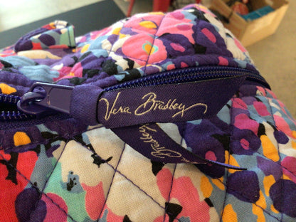 Consignment 5203-06 Vera Bradley patterned duffle bag.