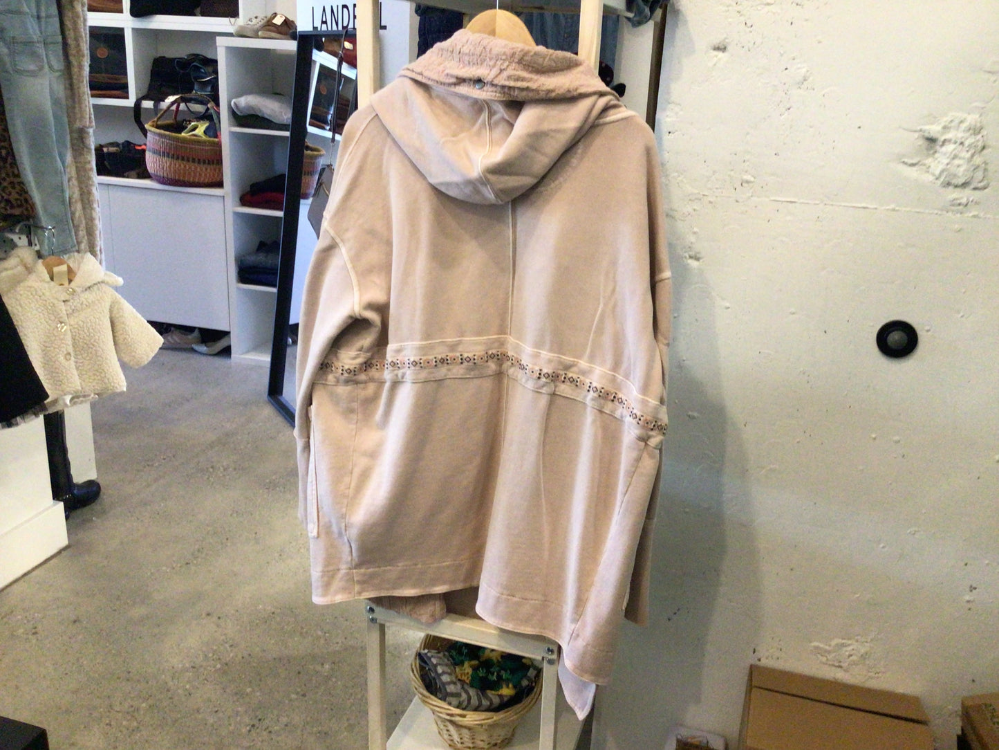 Consignment 4214-10	Free People. Powder long hoody. Sz. S