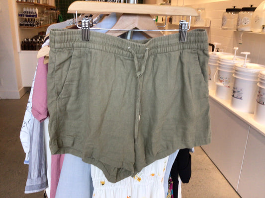 Consignment 2513-07	HM green shorts sz 6