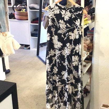Consignment 9908-01	Calvin Klein. Black White dress. Sz. 12