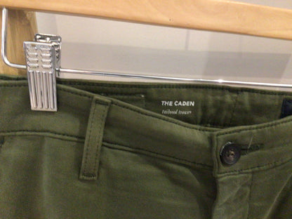 Consignment 4399-13	THe Caden. Green pants. Sz. 28