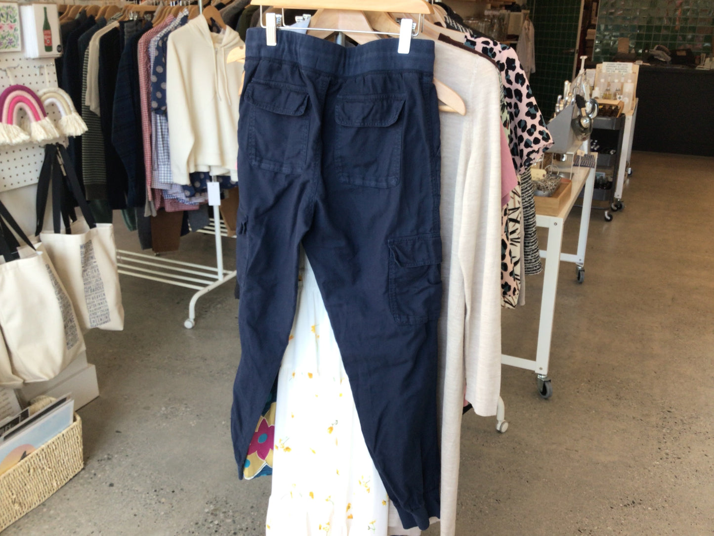 Consignment 3342-78	Aritzia Community pants sz S navy